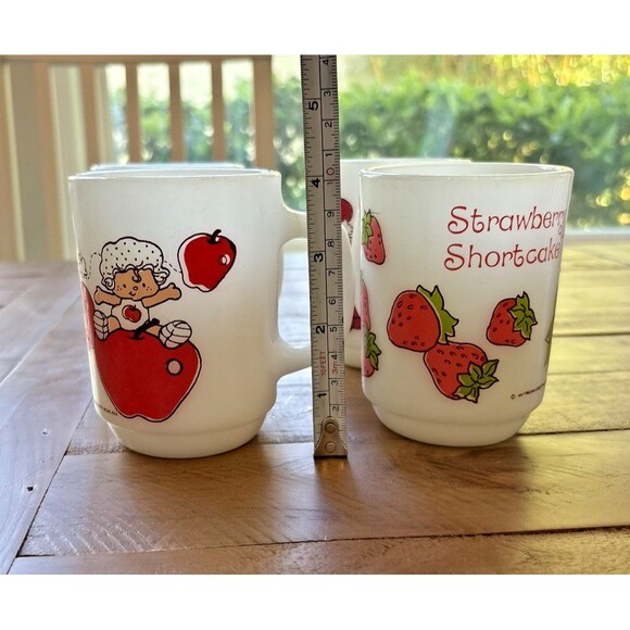 Vintage Set of 4 Anchor Hocking Shortcake and Friends Milk Glass Mugs Cups Used - Picture 14 of 15